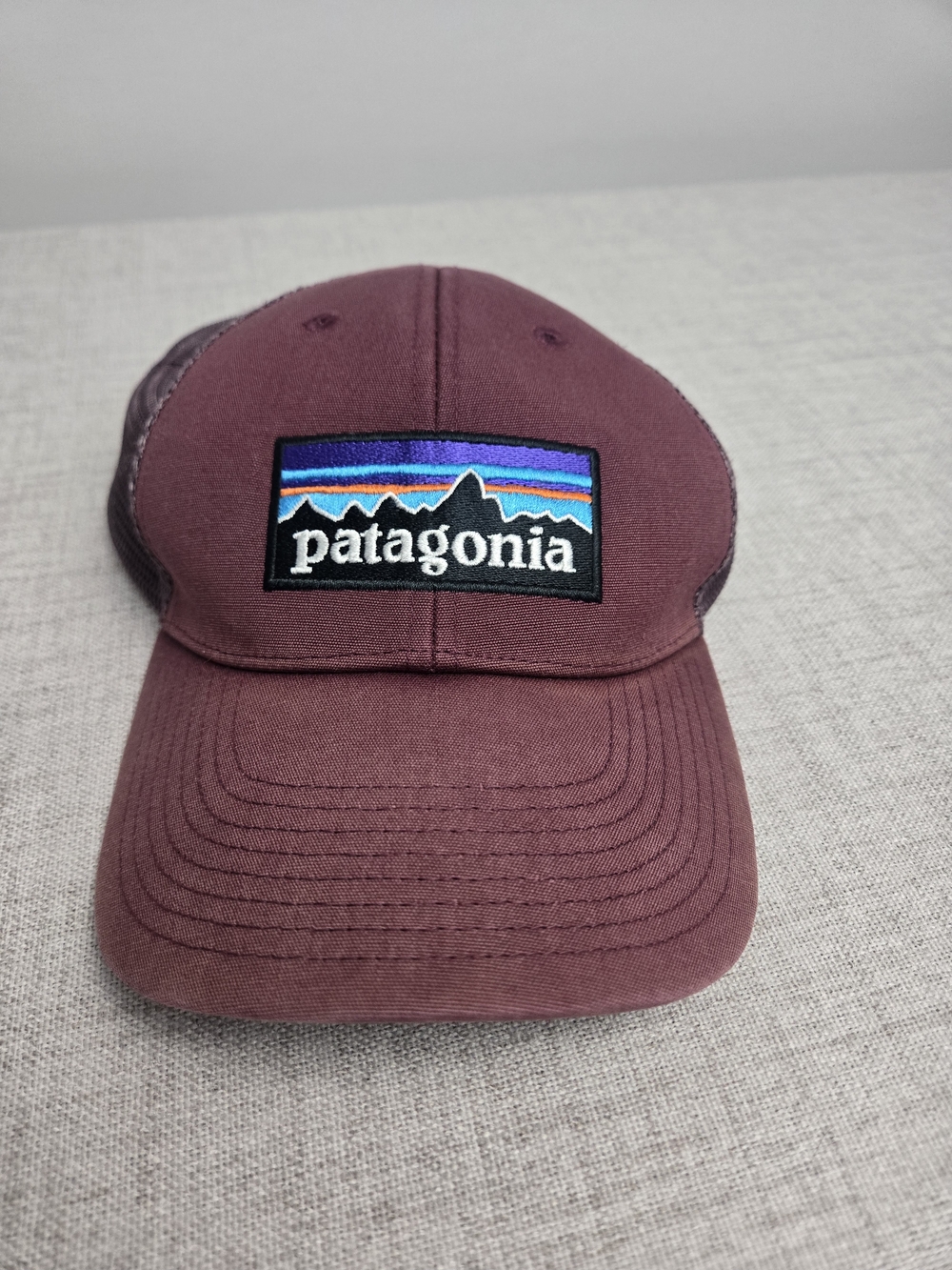 Patagonia P-6 Logo LoPro Trucker Hat Maroon Burgundy - Picture 2 of 7